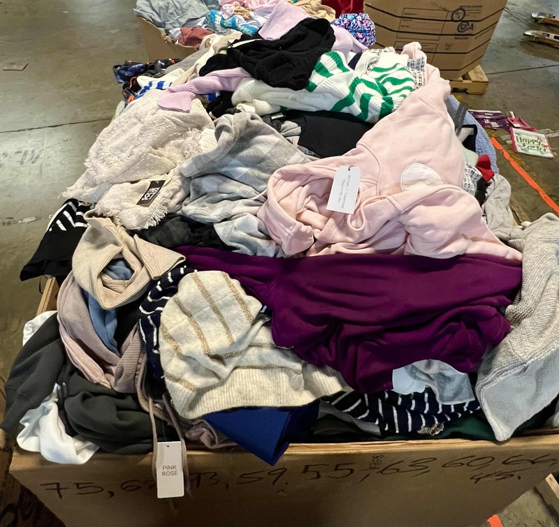 Name-Brand Clothes Pallet - Image 3